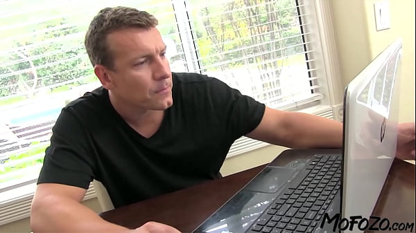 MOFOZO.com – Redhead Amateur Gets A Facial From Her Step Bro